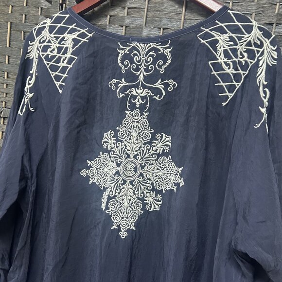 Johnny Was Navy Blue Embroidered Long Sleeve Tunic Henley Top Size 4X - Picture 6 of 8